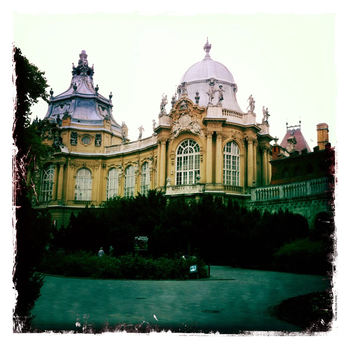 Budapest Palota_Oct 20_2011_0511_4x4.jpg