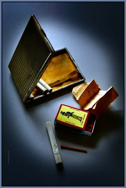Cigarette+Case+with+Gitanes_Jul+1_2020_HDR_4F9307_1_peDrknImpCntrst_4x6s.jpg