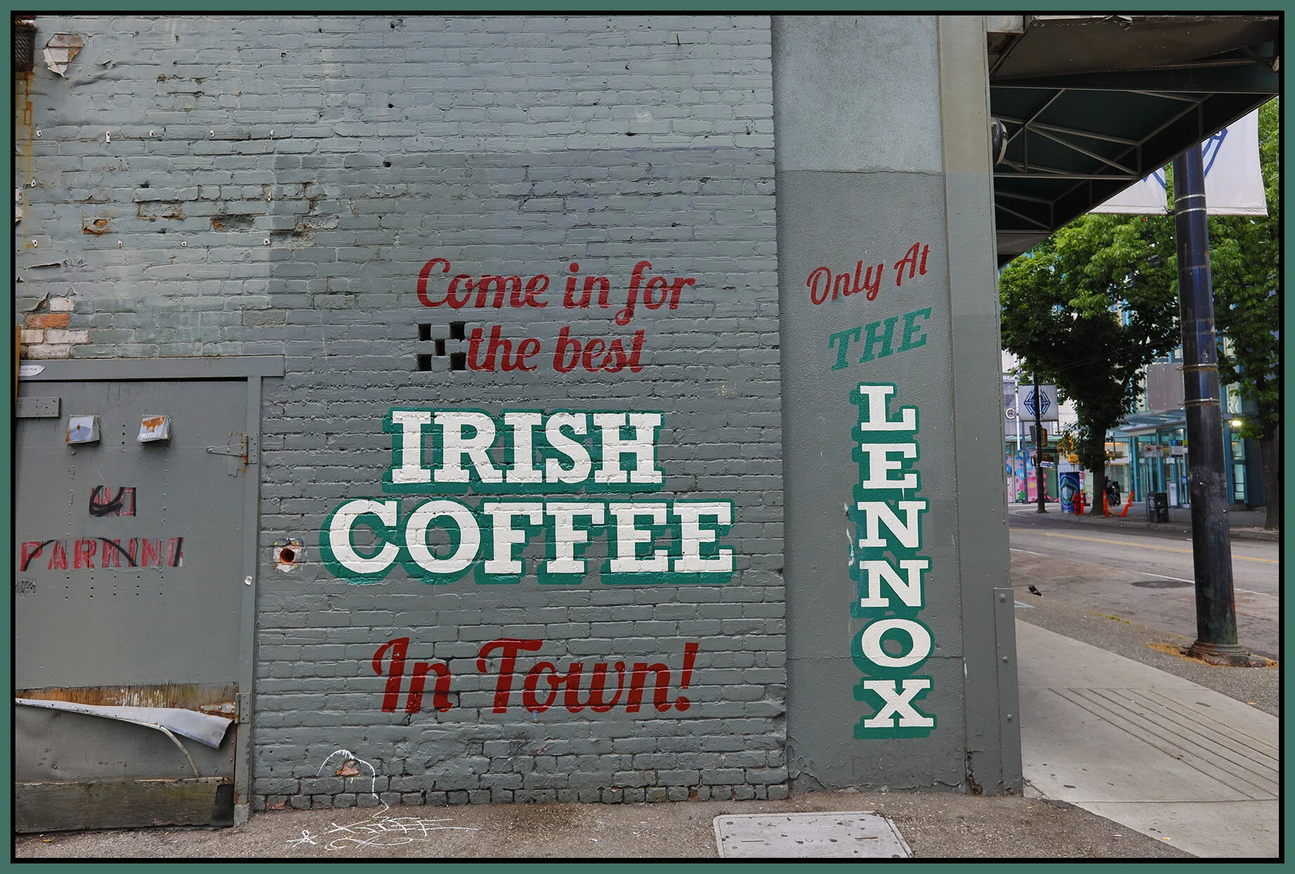 Lennox Irish Pub on Robson Sign_Jul 12021_HDR_5A3911_4x6s.jpg