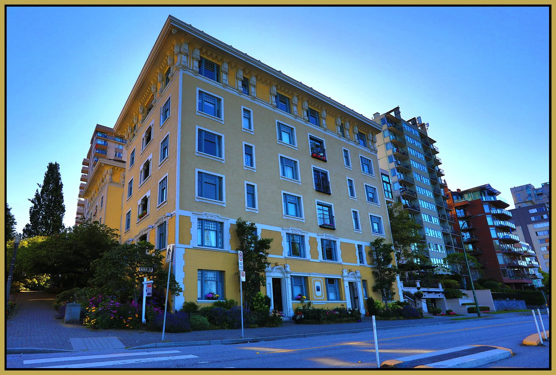 1491 Beach Ave_Jul 9_2023_HDR_5C2139_peWater_4x6s.jpg