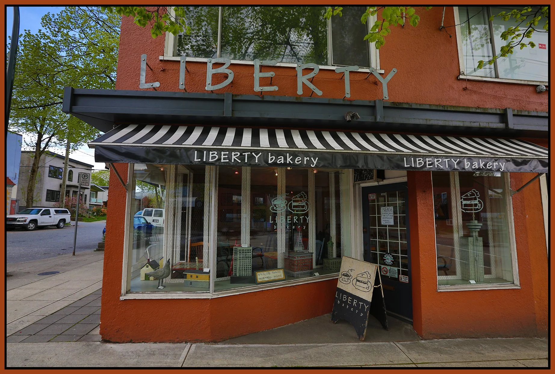 Liberty Bakery on Main St_Apr 28_2013_HDR_A0456_4x6s.jpg
