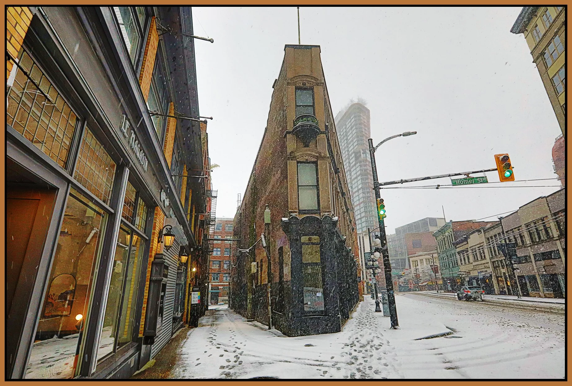 Gastown 323 W Cordova St LkgE_Feb 2_2025_HDR_5E8992_peHypreal&Cross_4x6s.jpg