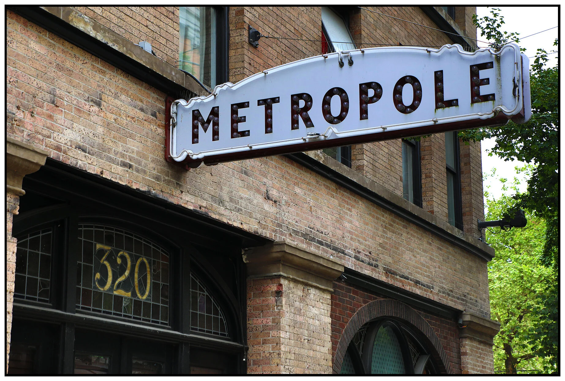 Metropole Sign_May 30_2021_HDR_4G9182_4x6s.jpg