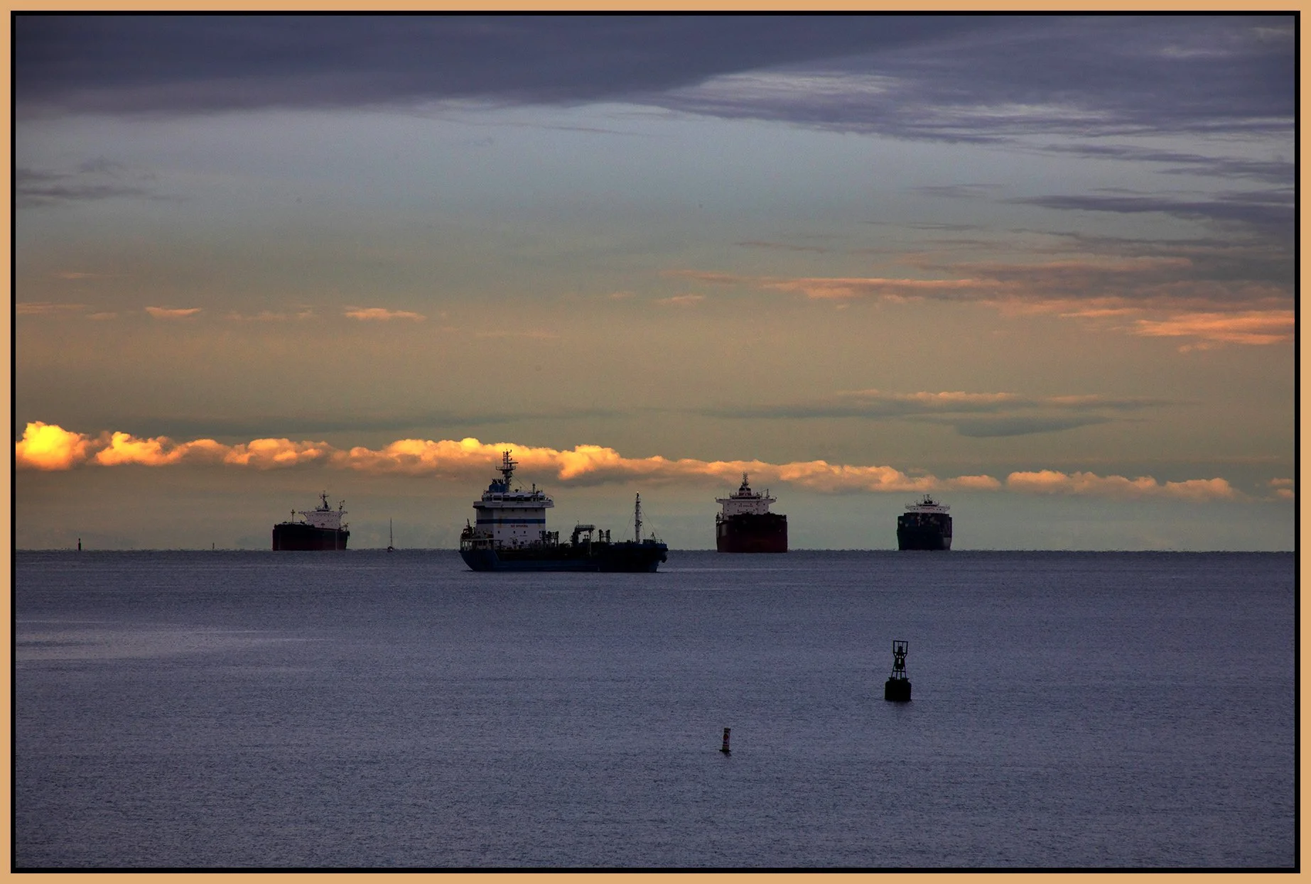 English Bay Ships_Dec 17_2021_CR2_4G5364_peCntrst_4x6s.jpg