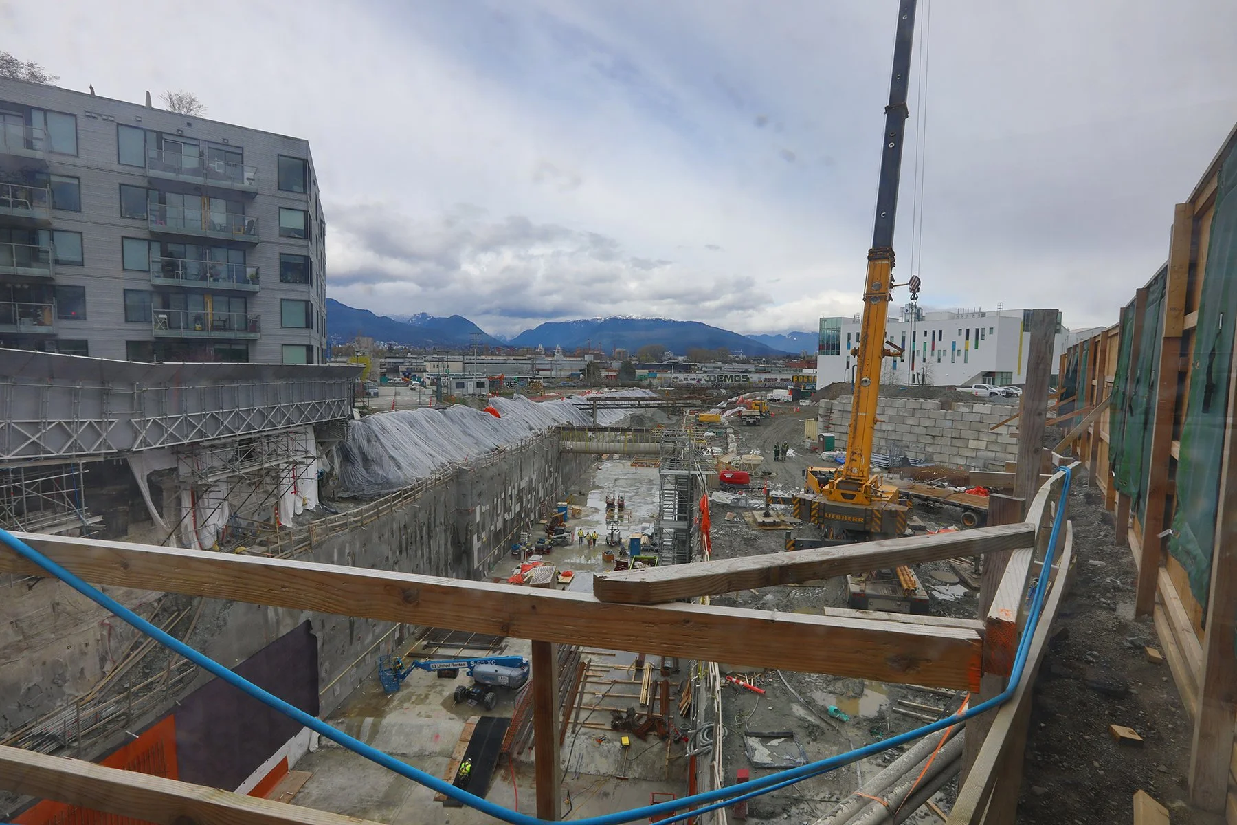 Great Northern Way Skytrain Const_Apr 8_2022_HDR_5B1852_4x6.jpg