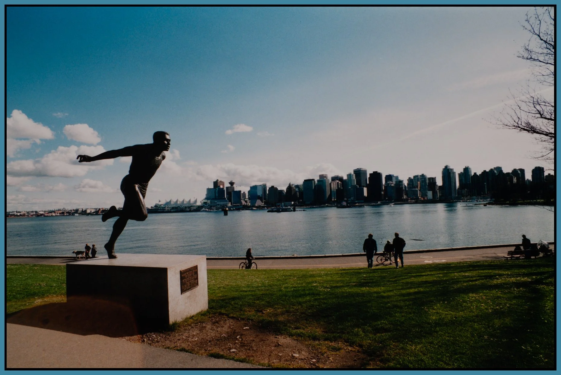 Stanley Park Runner Lkg SE_Apr 2002_2106_4x6s.jpg