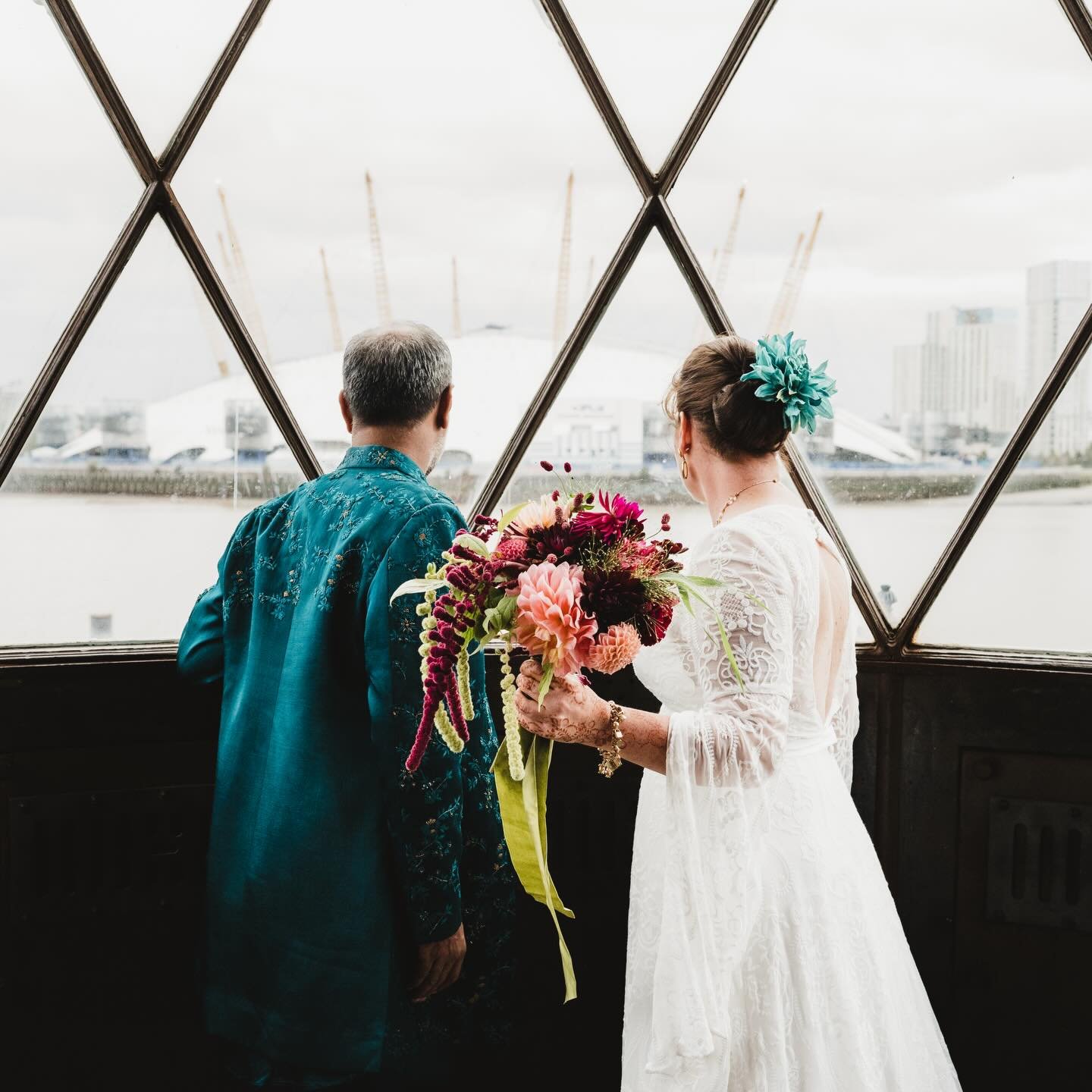 Florals for Jess and Nileshs&rsquo; magical wedding @trinitybuoywharf @trinitybuoywharfweddings in October.
📸 @samermoukarzelphotography 

#weddingflorals #weddingflowers #eventflorals #eventflowers #londonflorist