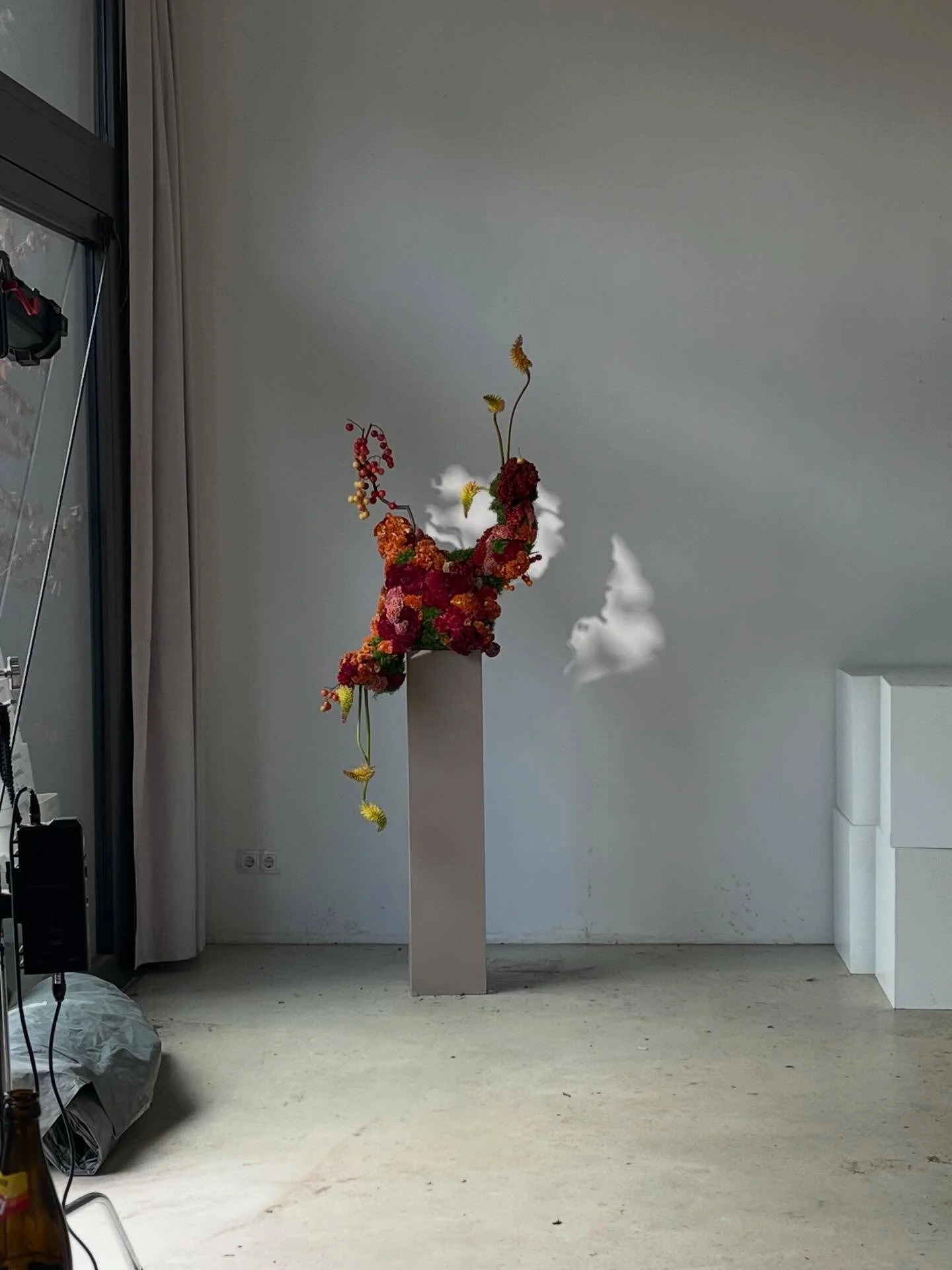 So much fun creating this piece as part of the @carolinruggaber Inception masterclass in Berlin. Always seeking to learn more about the craft &amp; develop my floral sculpture skills. Thank you Carolin, what a treasure you are.