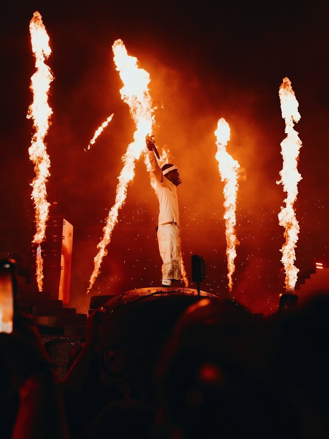@travisscott has broken the record for highest grossing tour by a solo rap artist, grossing more than $250 million with his #circusmaximus tour, which stopped in 20 countries across six continents. 🔥🔥
