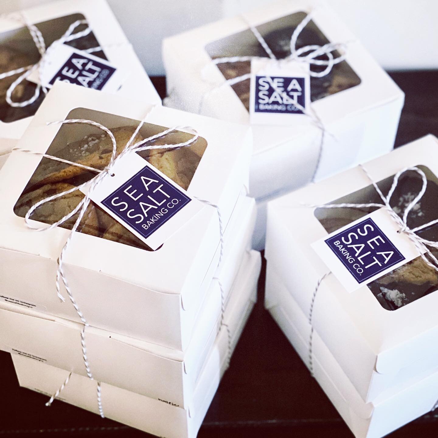 Morning deliveries ready to go out the door! There&rsquo;s still time to order your boxes for this weekend!

#smallbusiness #cookiegrams #cookiesofinstagram