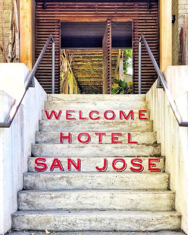 @hotelsanjose is now open for bookings again 🙌🏻 Love this iconic #boutique #hotel in the heart of #SouthCongress 😍

Their #lounge has reopened with 10% of all sales going to @austinjusticecoalition for the month of #June 🎉

#SaturdaysOnSoCo 💁🏼&