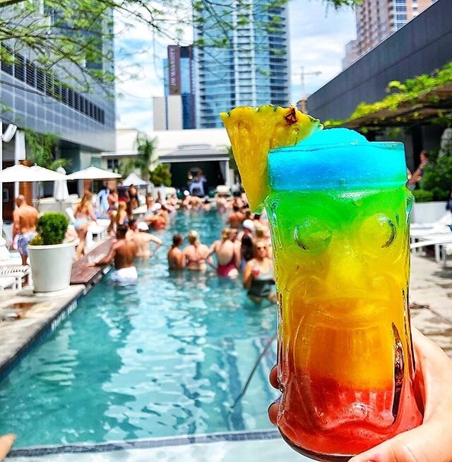 Happy #PRIDEmonth #Austin 🌈

#tbt to celebrating #pride at the @whotels last year 🎉

Missing these amazing #parties but let&rsquo;s work together to stay safe to get through this y&rsquo;all 😷

#SafetyFirst 🙌🏻