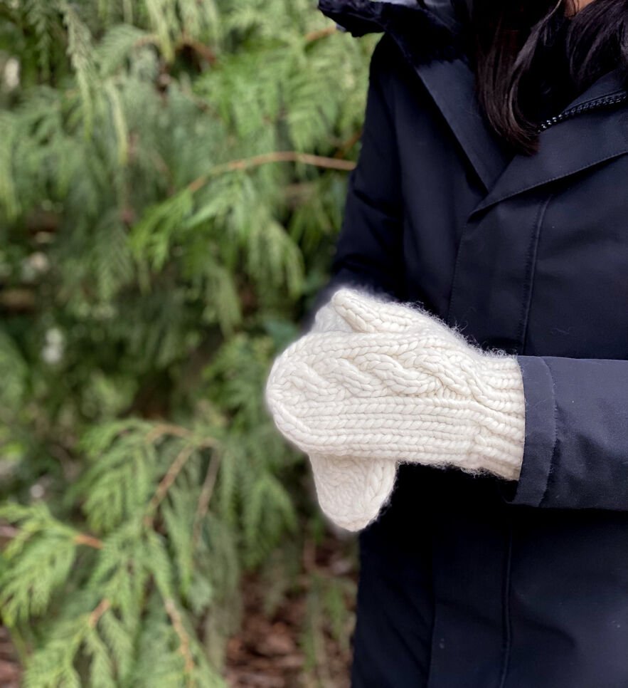 Alpine_Mittens_ivory_model_3_optimized_250.jpg