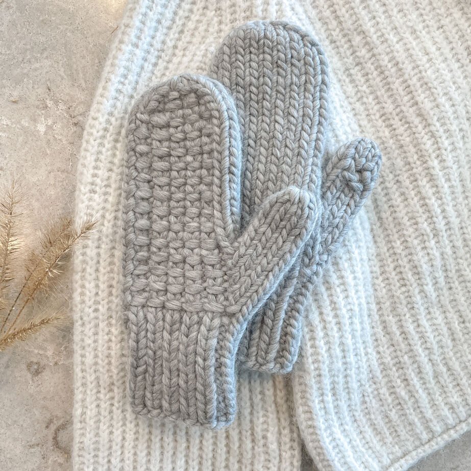 Hoxton_Mittens_-_heather_grey_1_optimized_250.jpg
