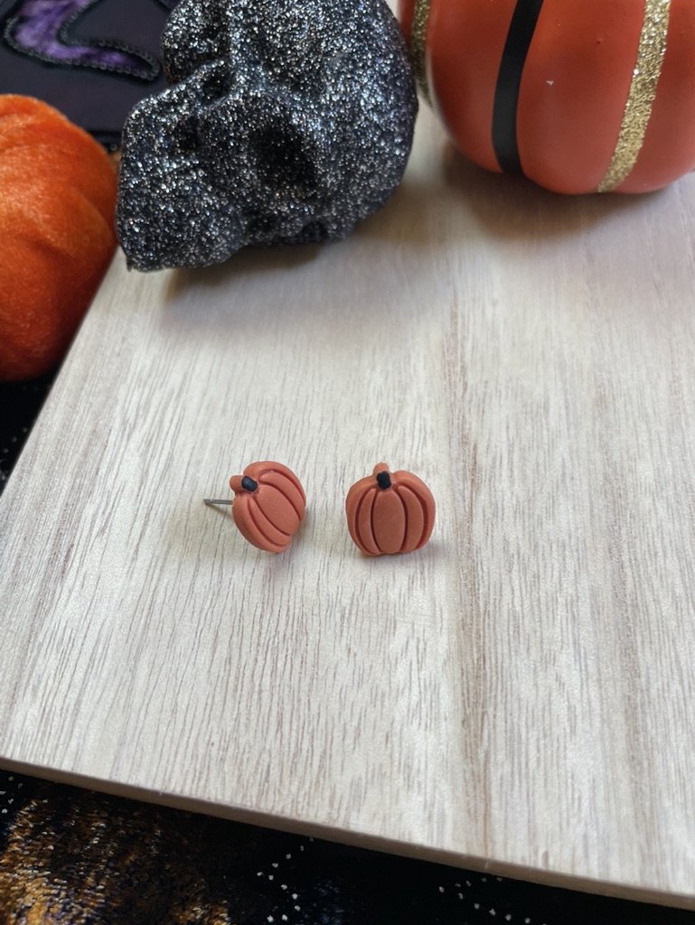 Pumpkin Studs