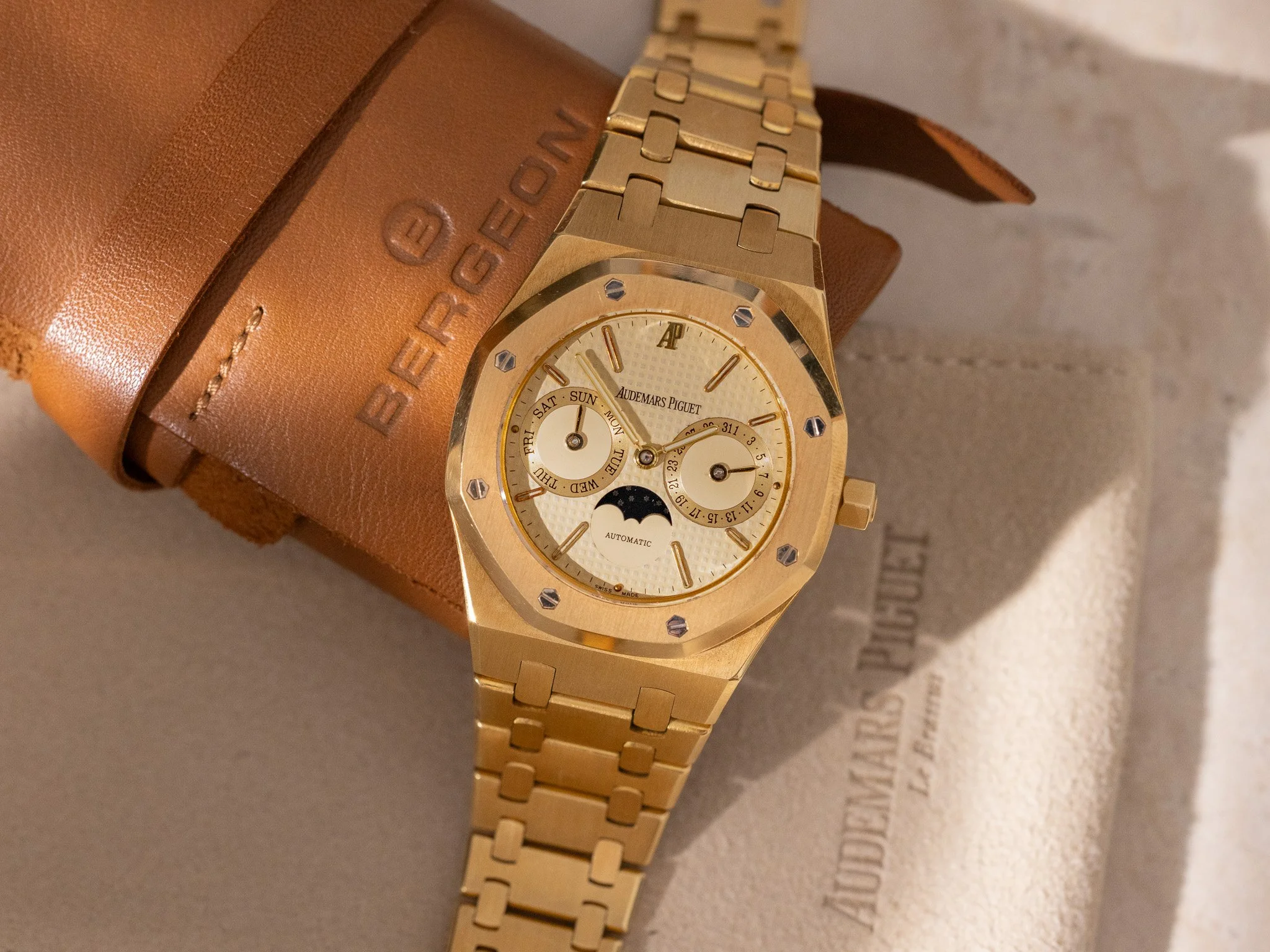 AP_25594BA_Champagne_THHKC260819-01.jpg