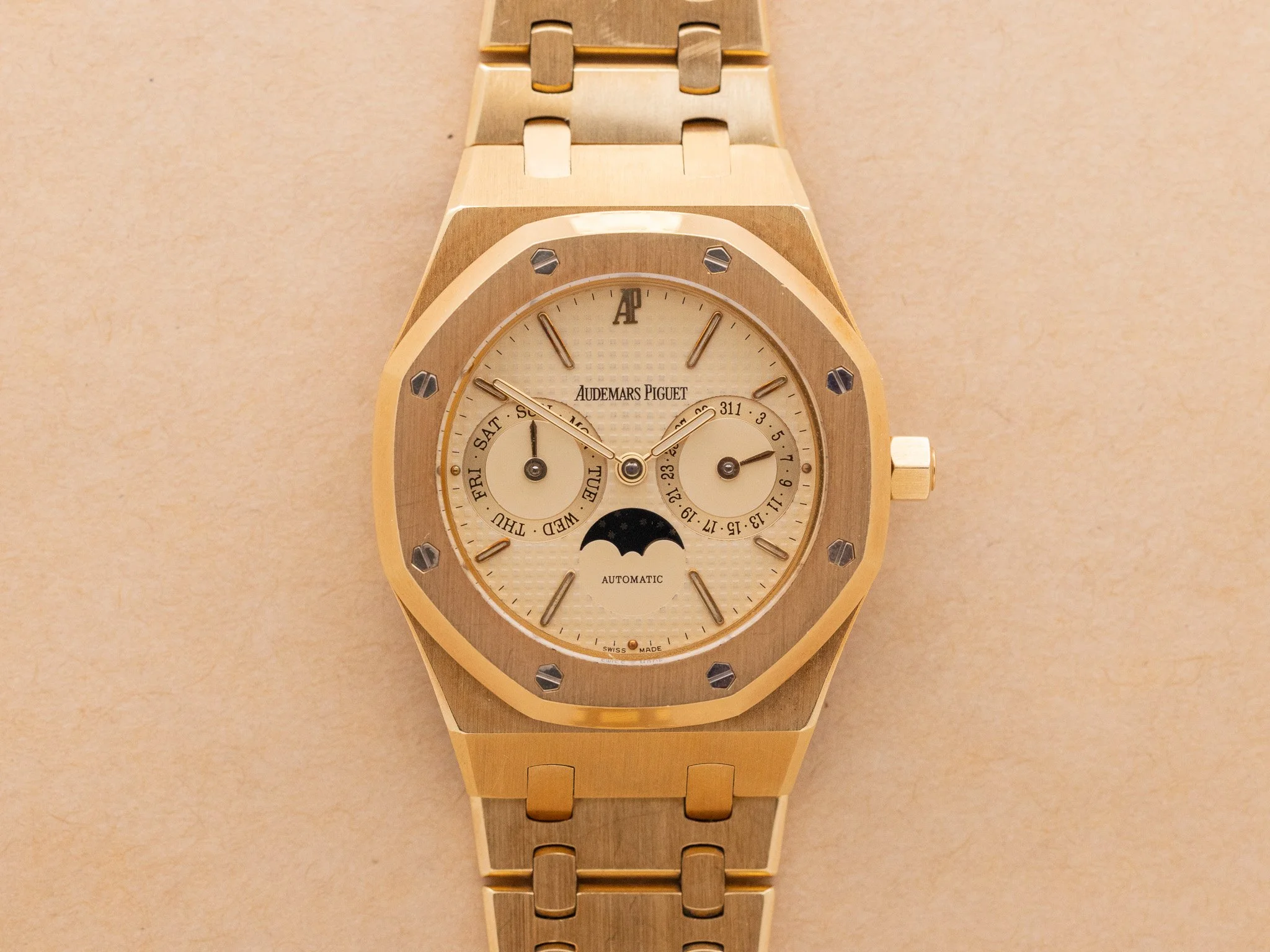 AP_25594BA_Champagne_THHKC260819-08.jpg
