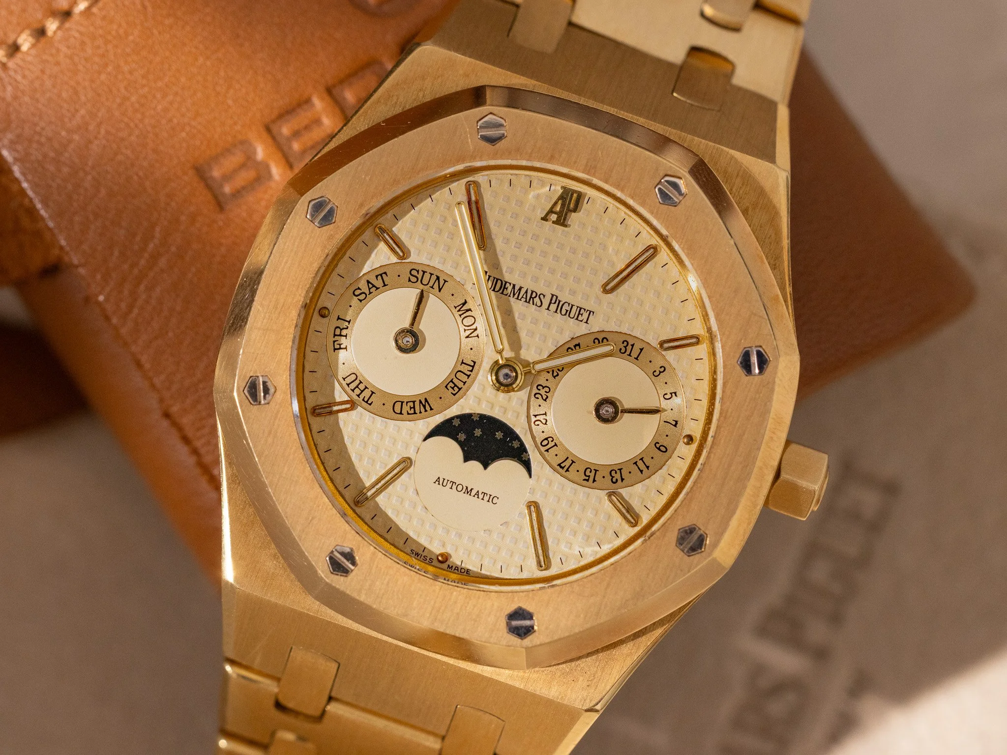 AP_25594BA_Champagne_THHKC260819-07.jpg