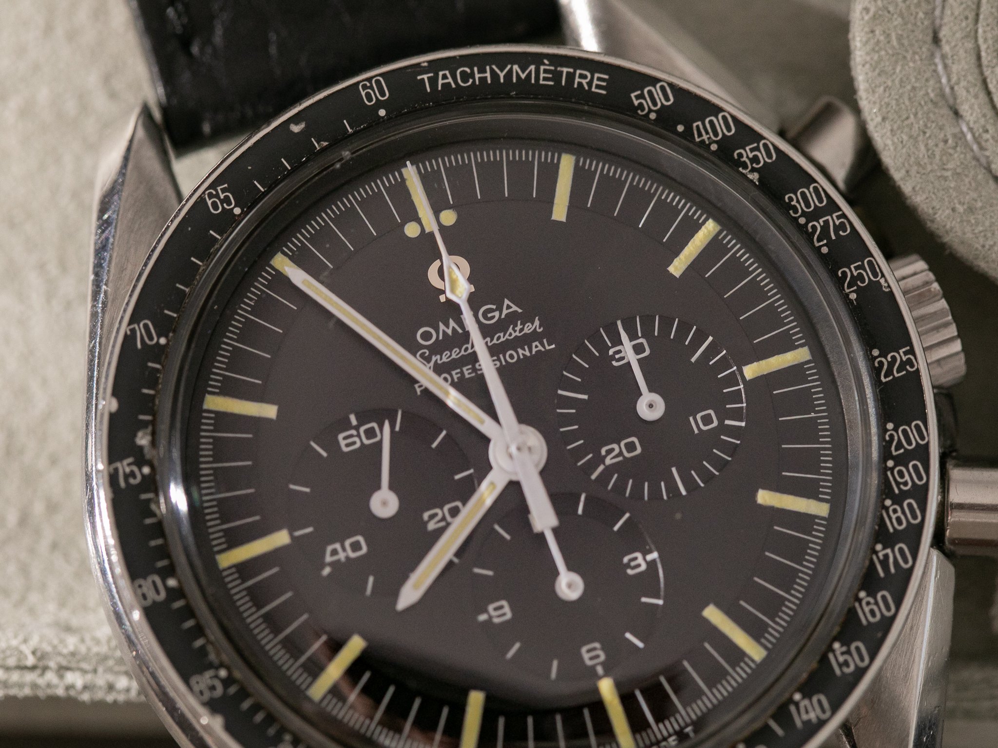 Omega_Speedmaster_321_THHKC000112B-2.jpg