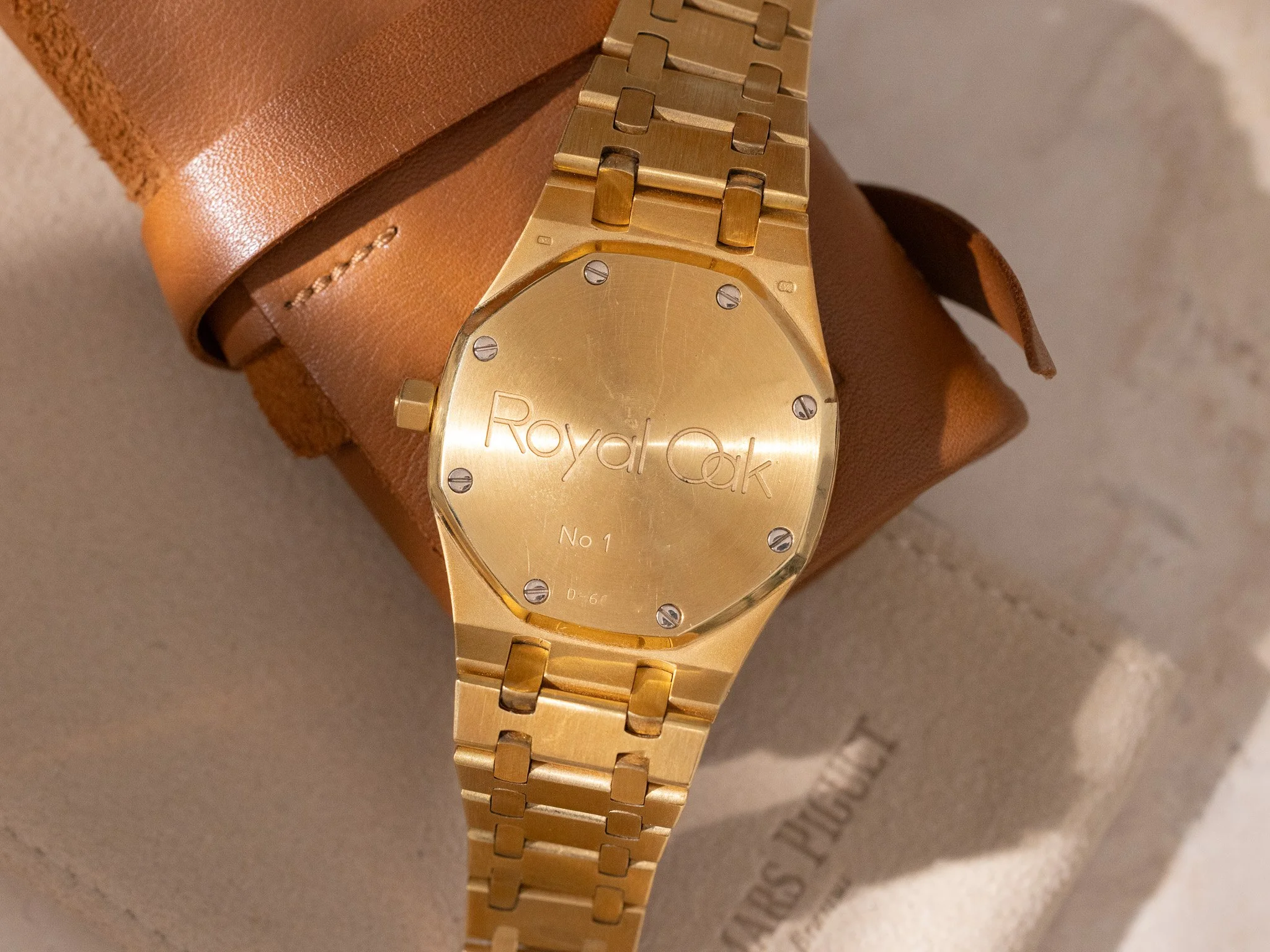 AP_25594BA_Champagne_THHKC260819-03.jpg