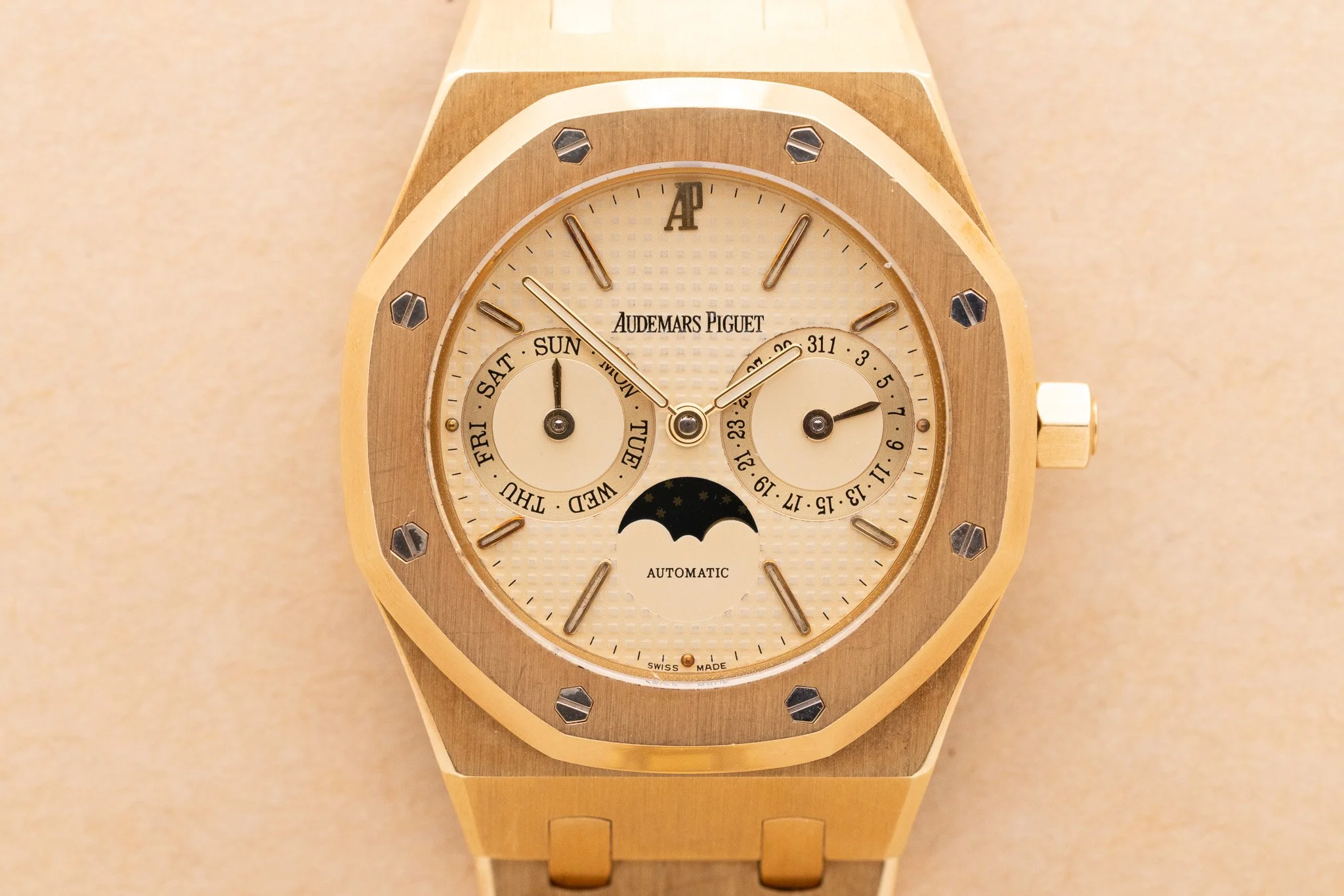 AP_25594BA_Champagne_THHKC260819-13.jpg