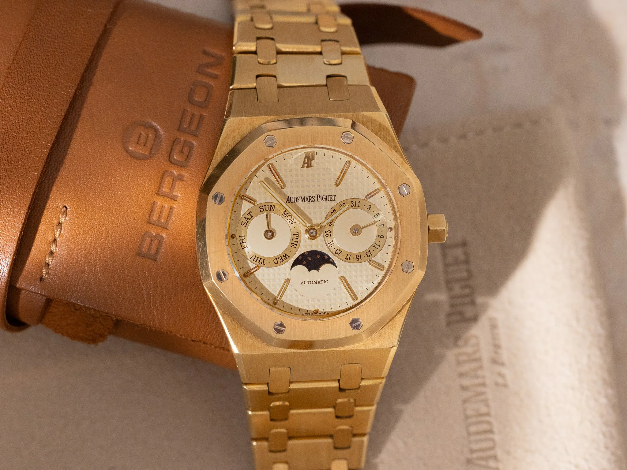 AP_25594BA_Champagne_THHKC260819-02.jpg
