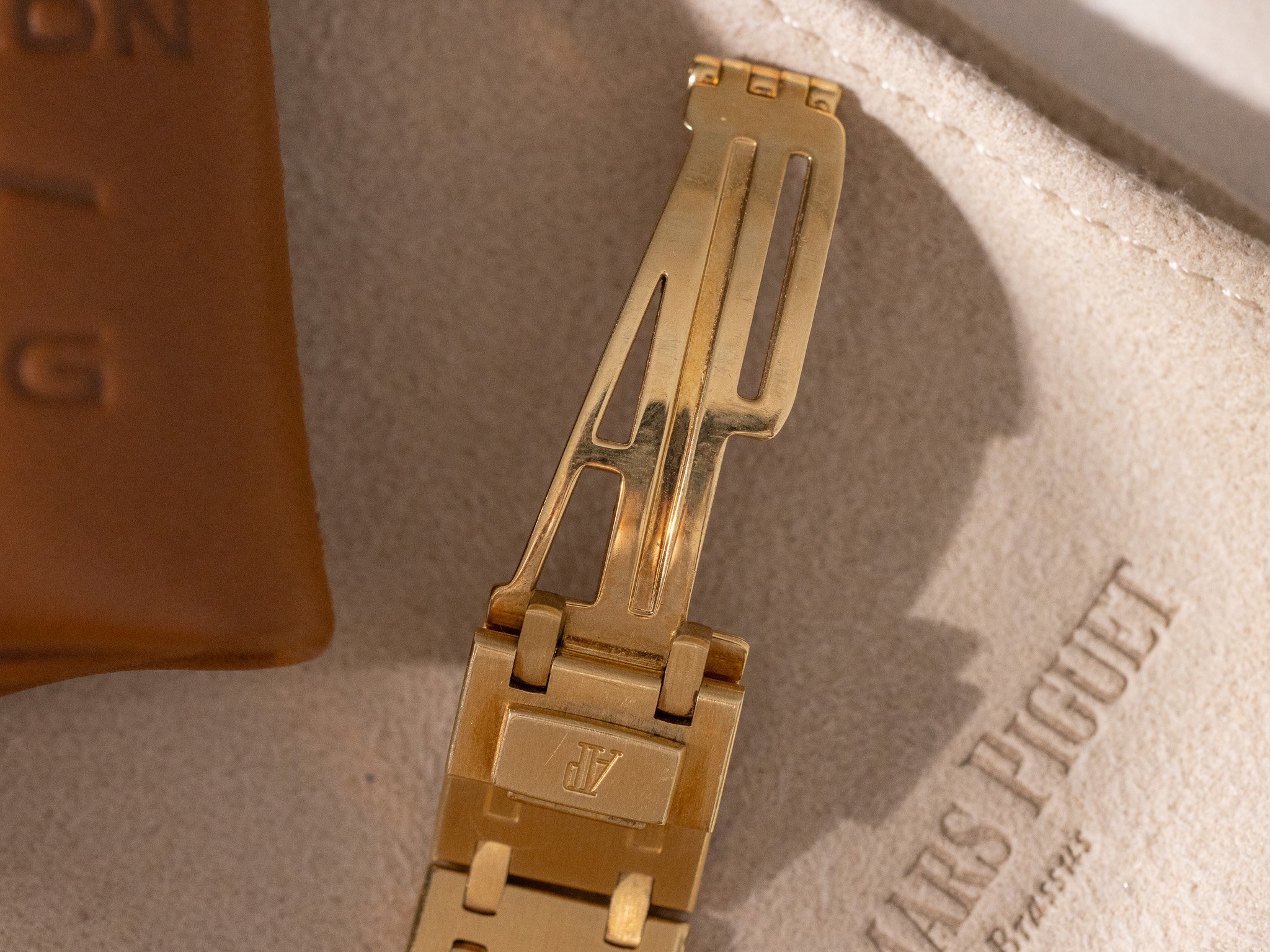 AP_25594BA_Champagne_THHKC260819-06.jpg