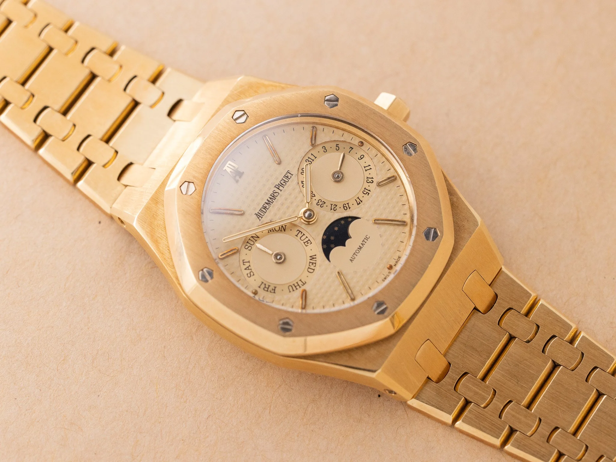 AP_25594BA_Champagne_THHKC260819-10.jpg