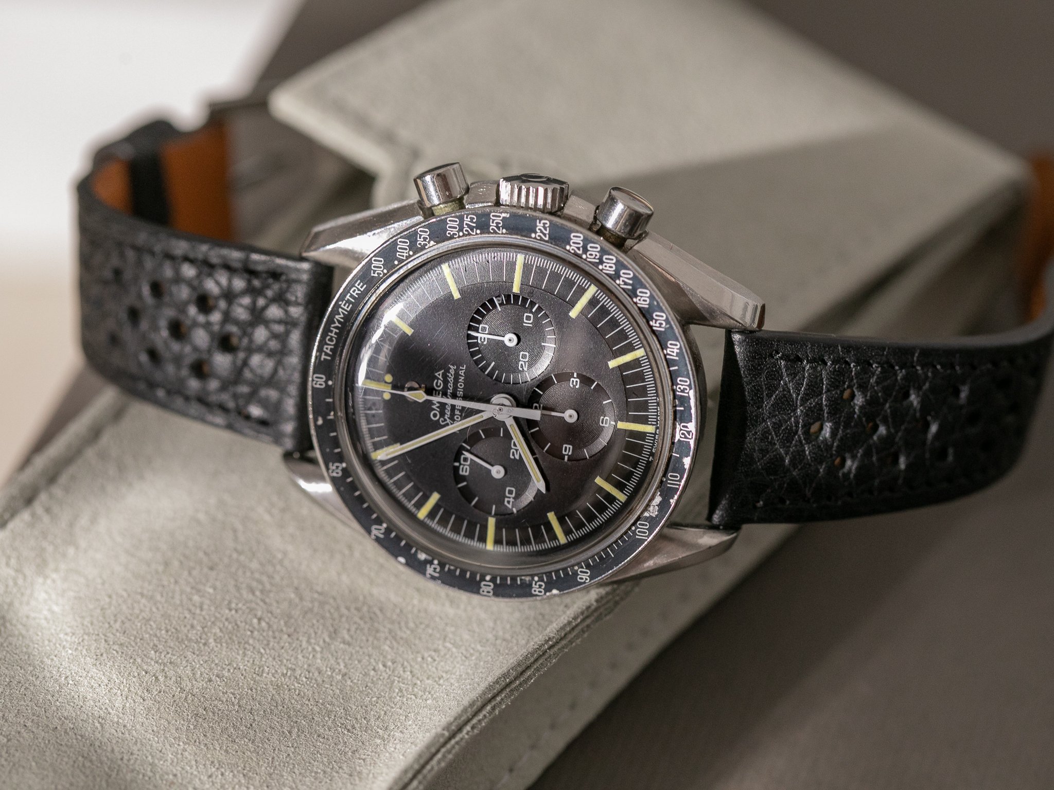 Omega_Speedmaster_321_THHKC000112B-3.jpg
