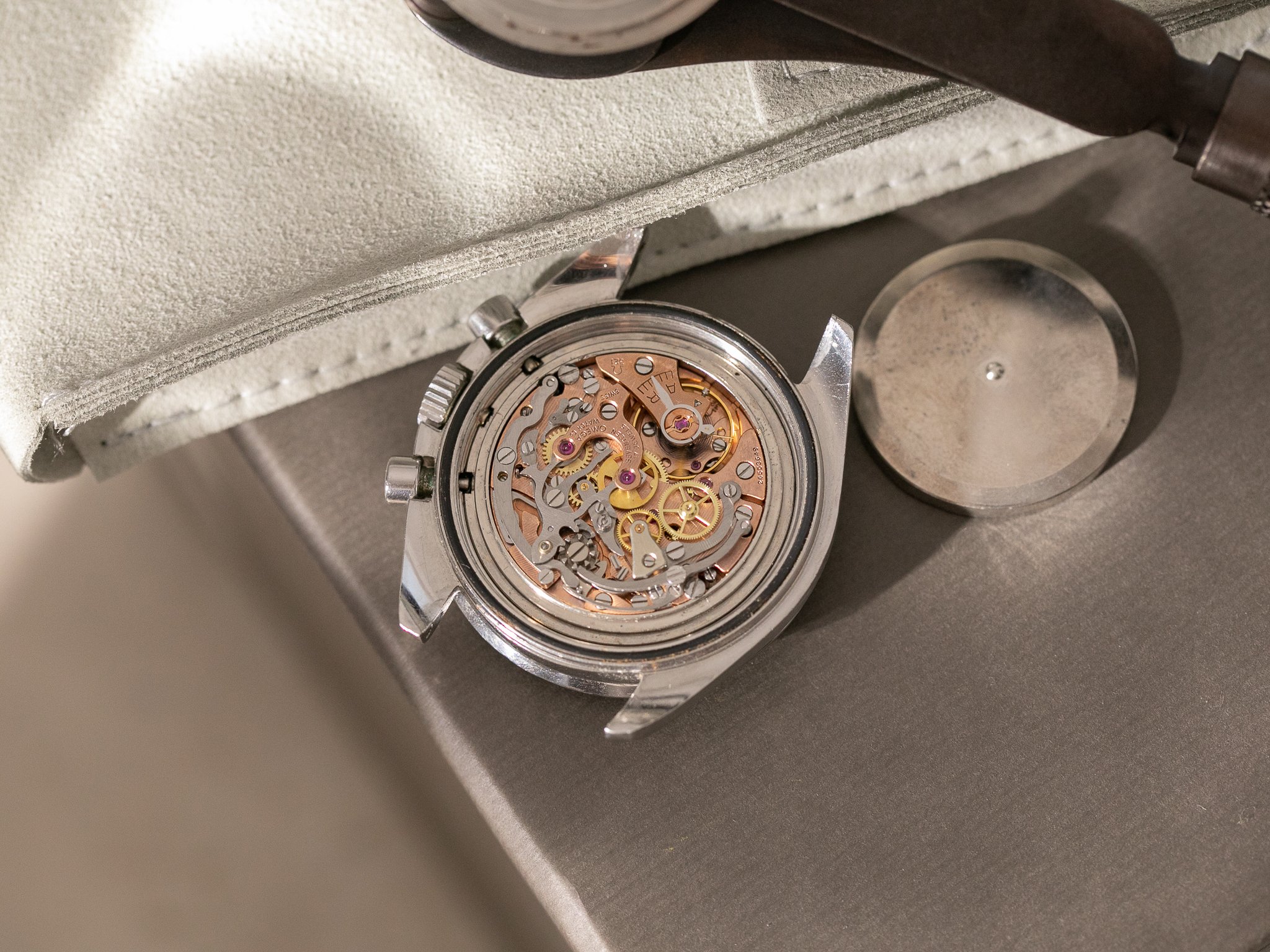 Omega_Speedmaster_321_THHKC000112B-8.jpg