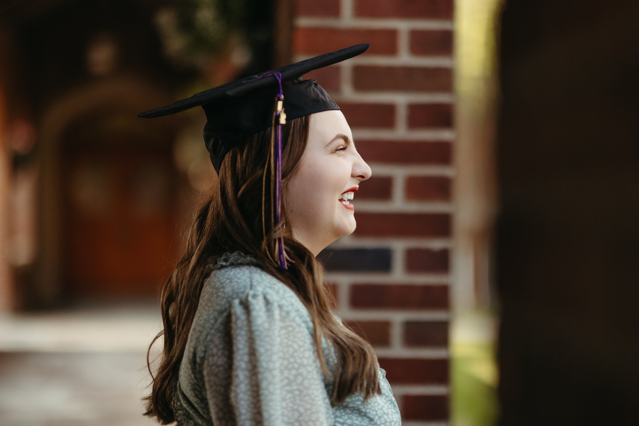  college graduation photos | college graduation pictures | cap and gown pictures | what to wear under cap and gown | what to wear for college graduation photoshoot | college graduation photoshoot | college graduation photoshoot ideas | outdoor colleg