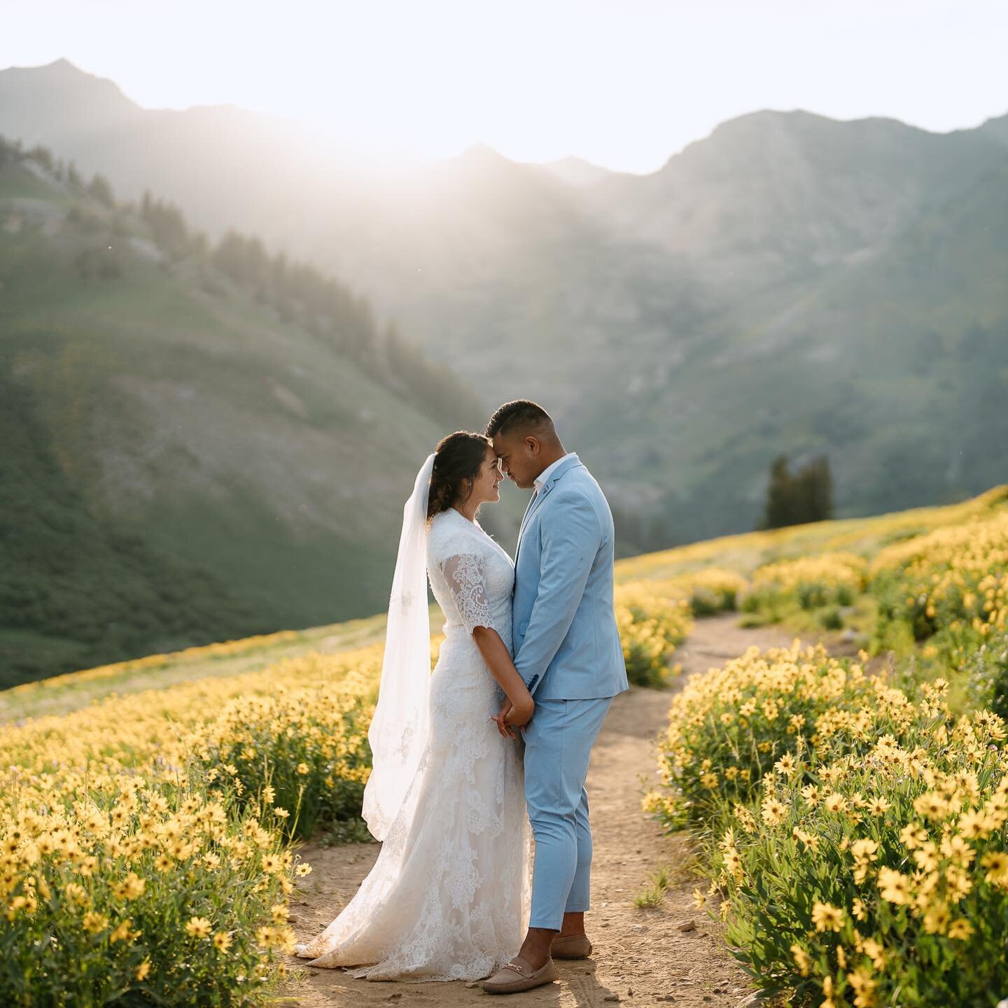 The soon-to-be Tausinga&rsquo;s 〰️

Met these lovebirds on a mountaintop to capture their love before the big day. A gorgeous couple and a gorgeous backdrop. What an evening 🤍