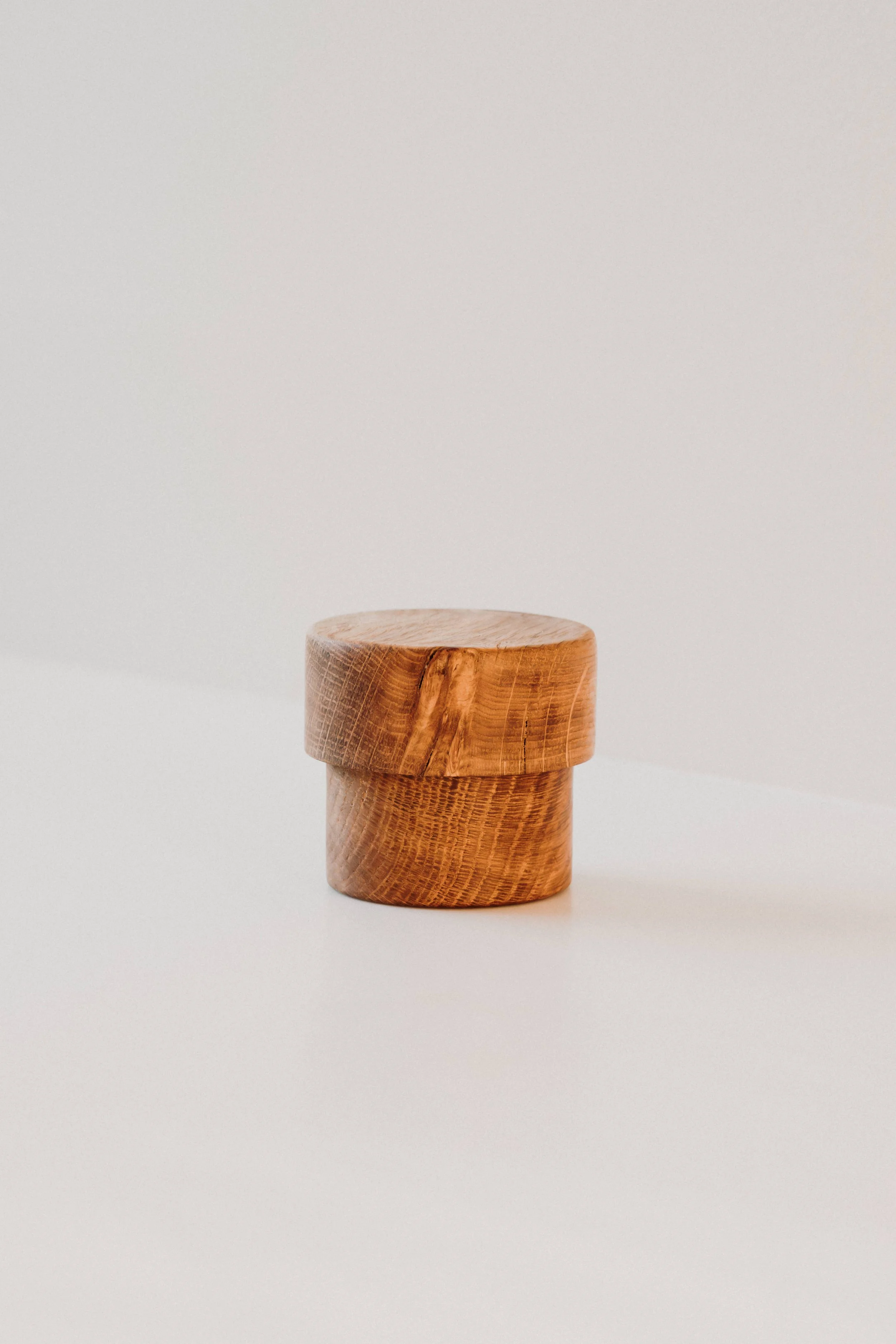 Oak pinch pot