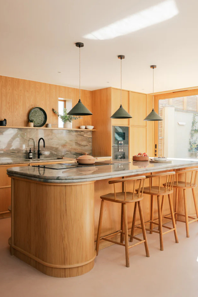 Pendelleuchten über der Kücheninsel