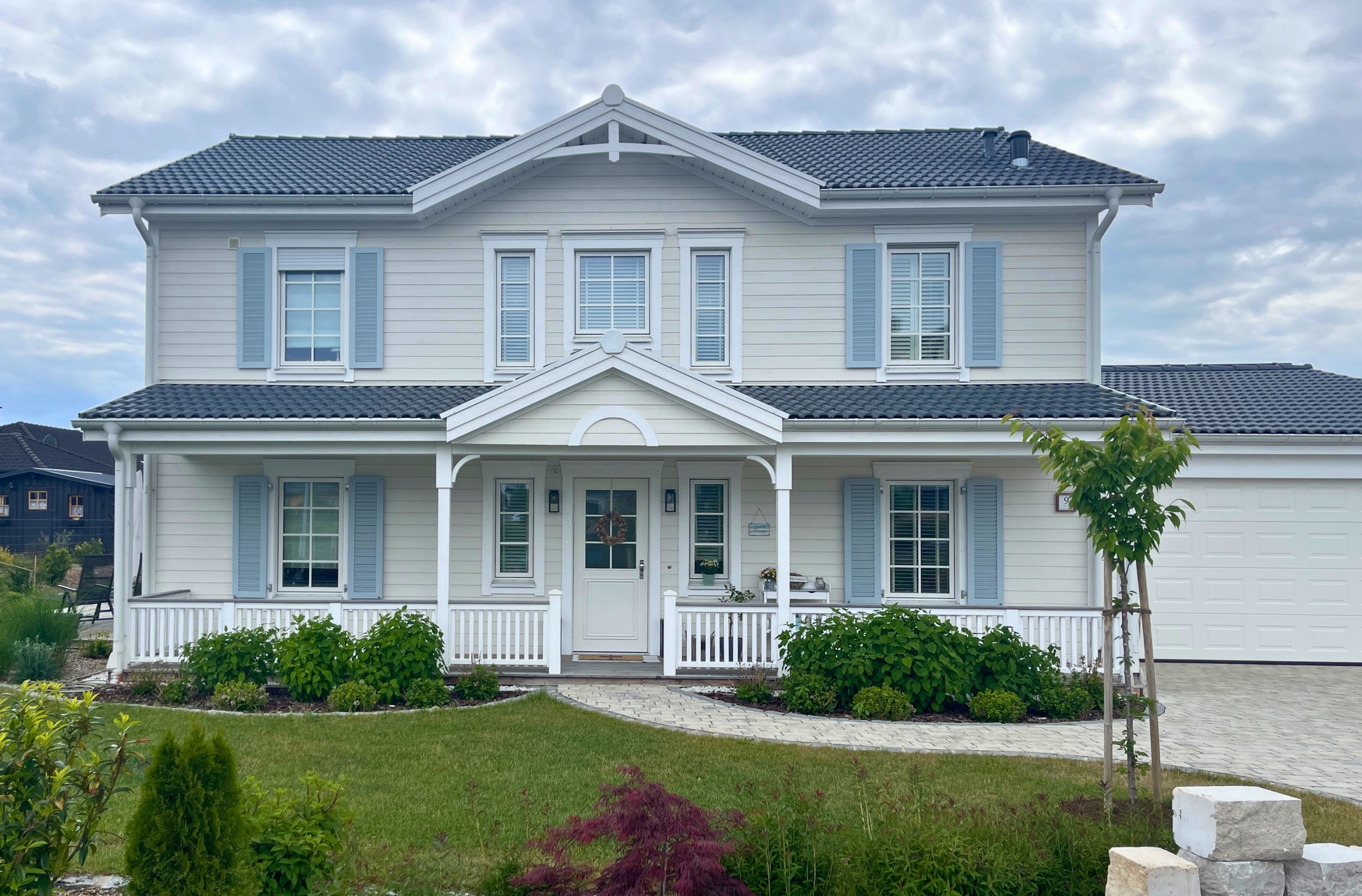 Modernes Strandhaus aus Holz