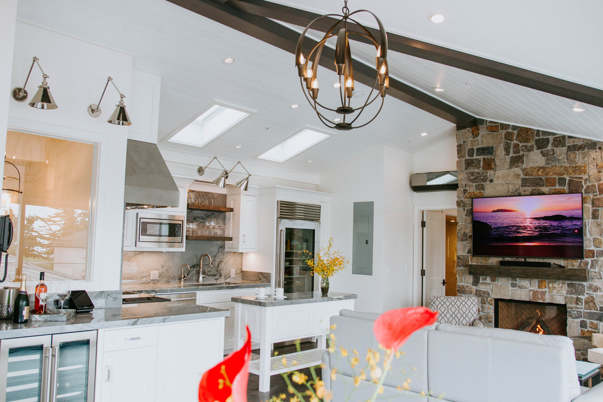 Vaulted Ceiling Kitchen, Living Room