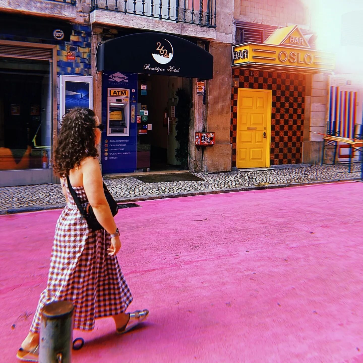 follow the pink brick road... and pose ☂️🌸 #livecolourfully #lisbon