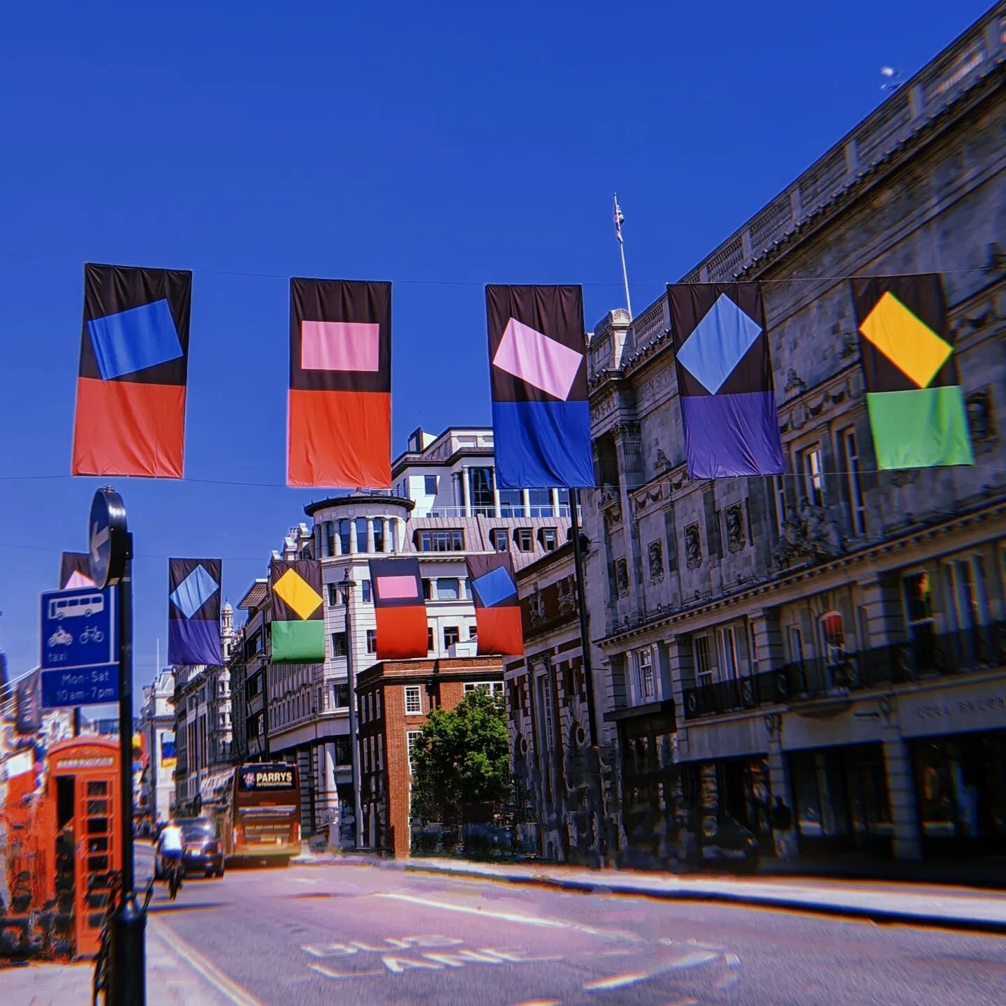 🟢 all flags should be designed by artists 🟨 

Dressed for Summer by Paul Huxely RA for the Summer Exhibition 2022 ✨

#royalacademyofarts #design #art  #livecolourfully