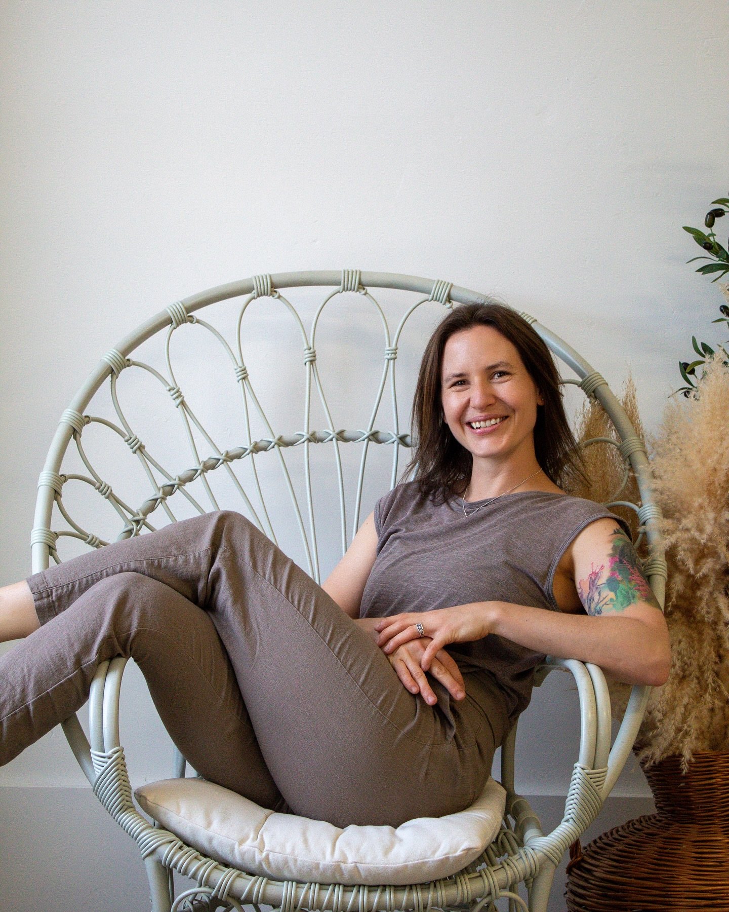 Meet Weronika, a dedicated birth and postpartum doula who offers compassionate support to all families, with a special passion for working with fellow immigrants, as she is originally from Poland. Her practice is rooted in evidence-based information,