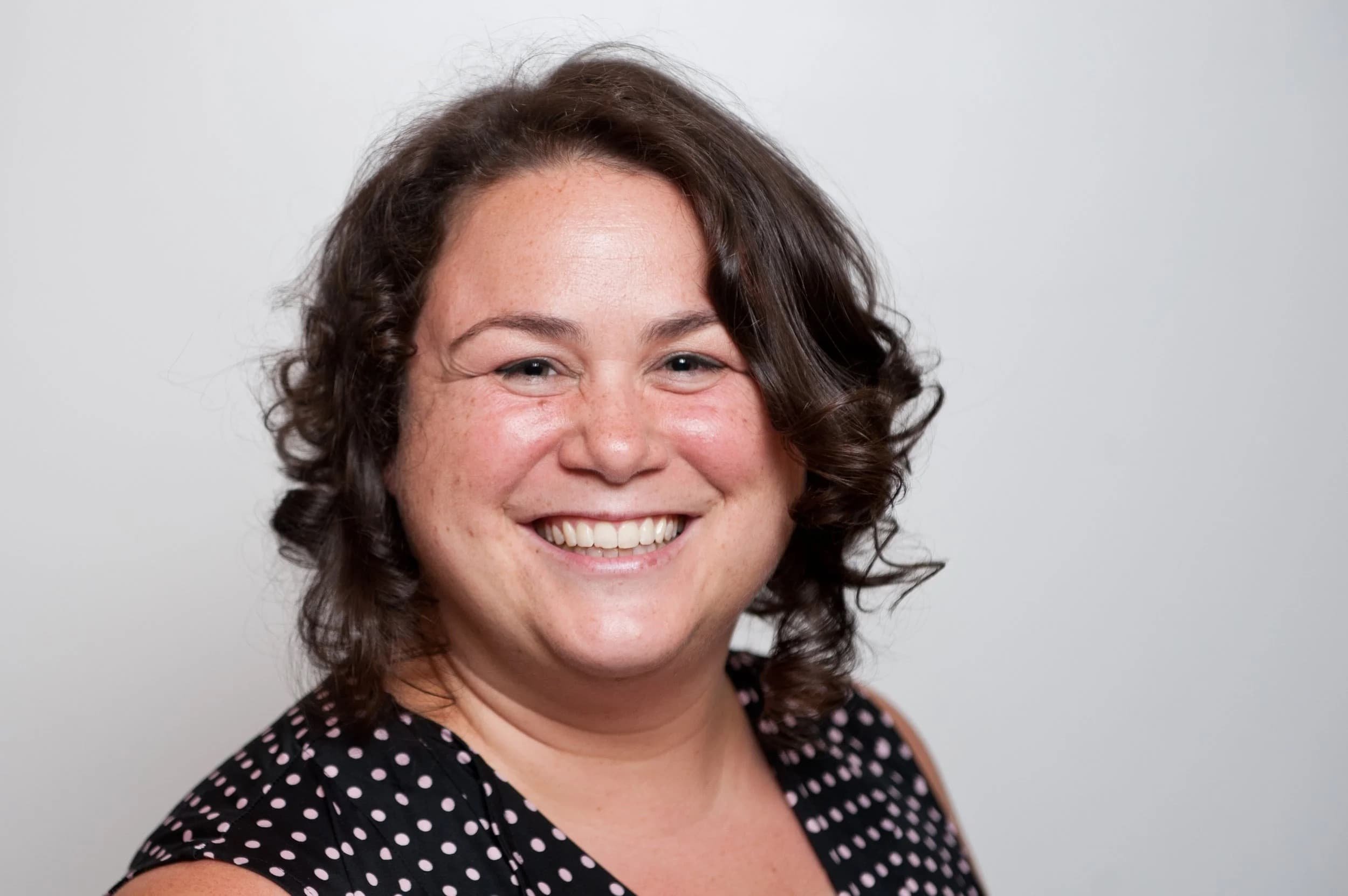 Professional headshot of Yiska, a doula and educator for birth professionals.