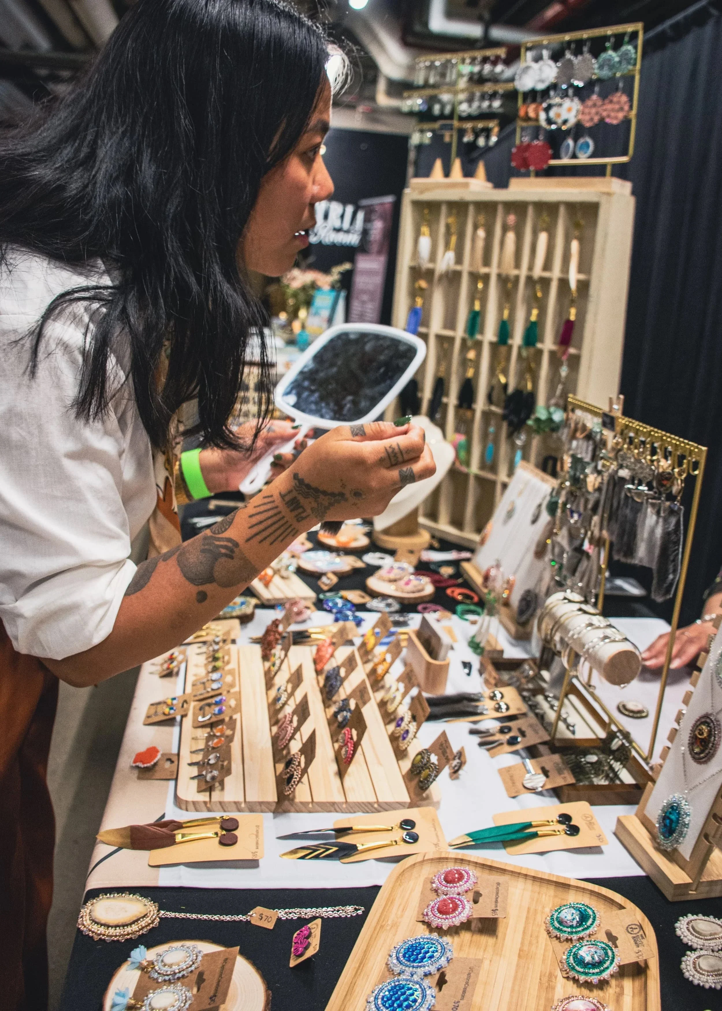 A woman shopping at a vendor stand at a doula networking event hosted during the Collaborative Doula Conference in London, Ontario.