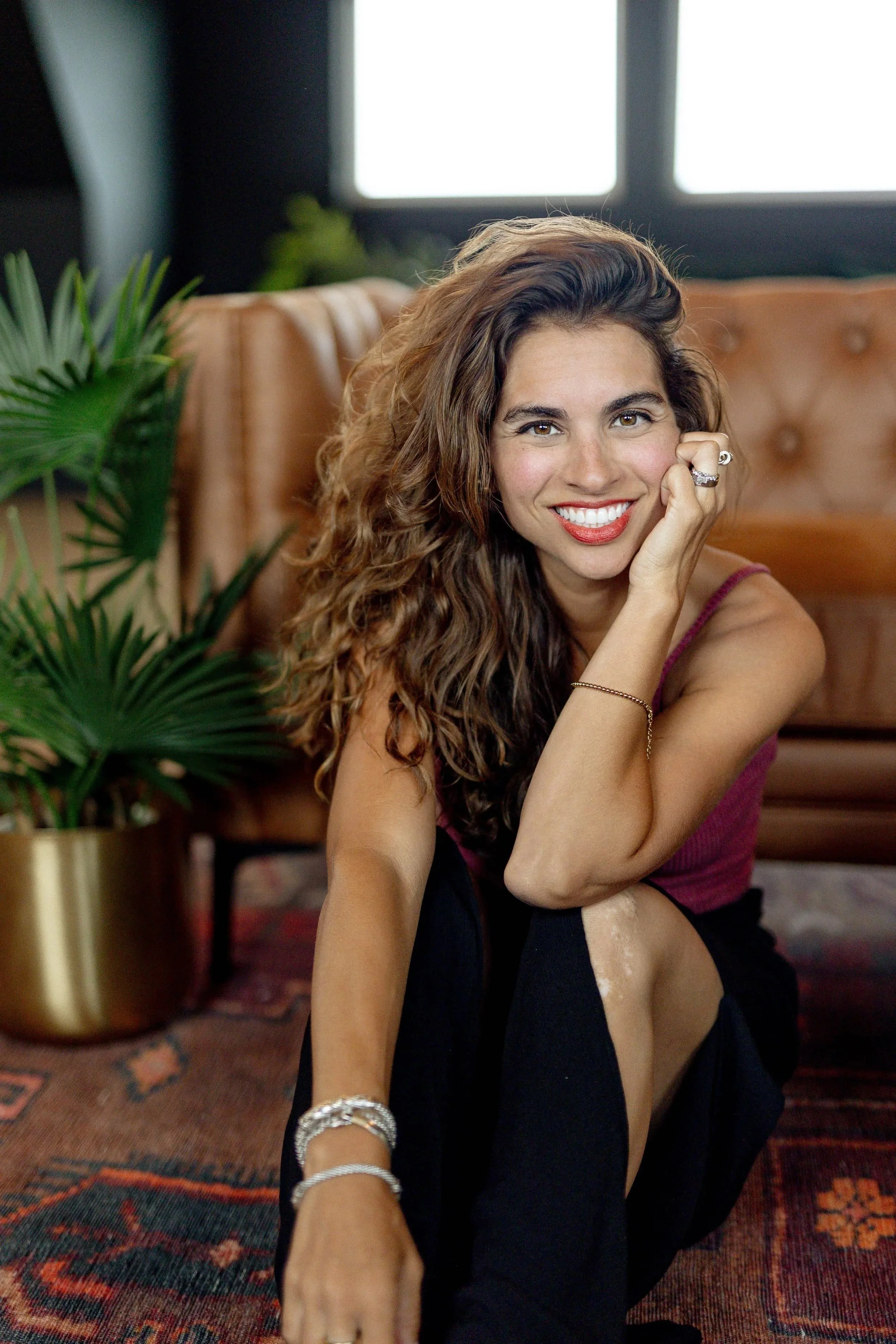 Professional headshot of Lisa Vee, a sales mentor for doulas.