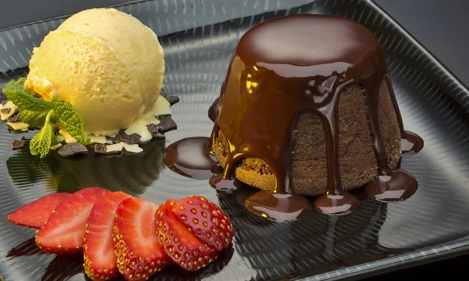 HOT CHOCOLATE CAKE WITH MELTING HEART