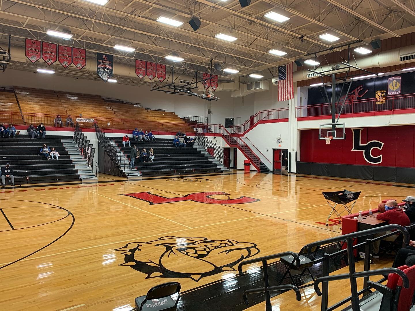 Man, it feels good to see some high school basketball action! Being back in this gym, providing on-court athletic coverage, means more to me than I can say. I spent so many hours in this very gym as an athlete, and I am so lucky to be back in here pr