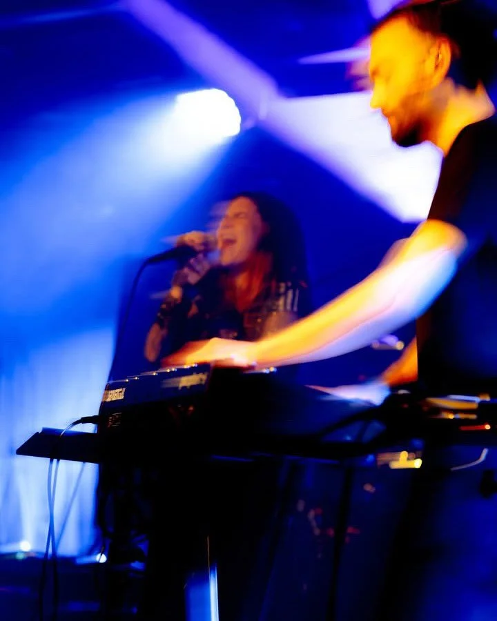 Some amazing shots from a @_second_daughter_ show, playing @galvanikzug as opener for @thevalleyofmantis💜🪩 
🎸 @sabinabrunner 
📷 @laurakneisel 

#synth #synthpop #live #liveconcert #itaintjazz #musician