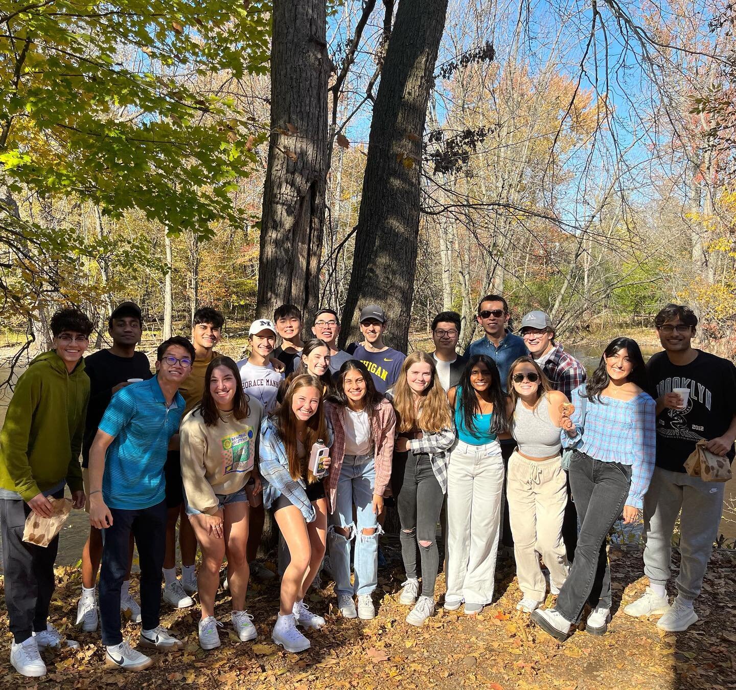 VVI takes on the cider mill! Our members had a great time eating donuts and drinking apple cider to get into the fall mood 🍁🍂