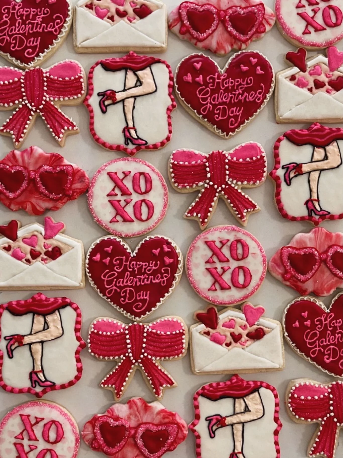 For the girliest swirliest Galentines! 🎀💝

#galentines #royalicingcookies #cookieart #cookiedecorating #lakebluff