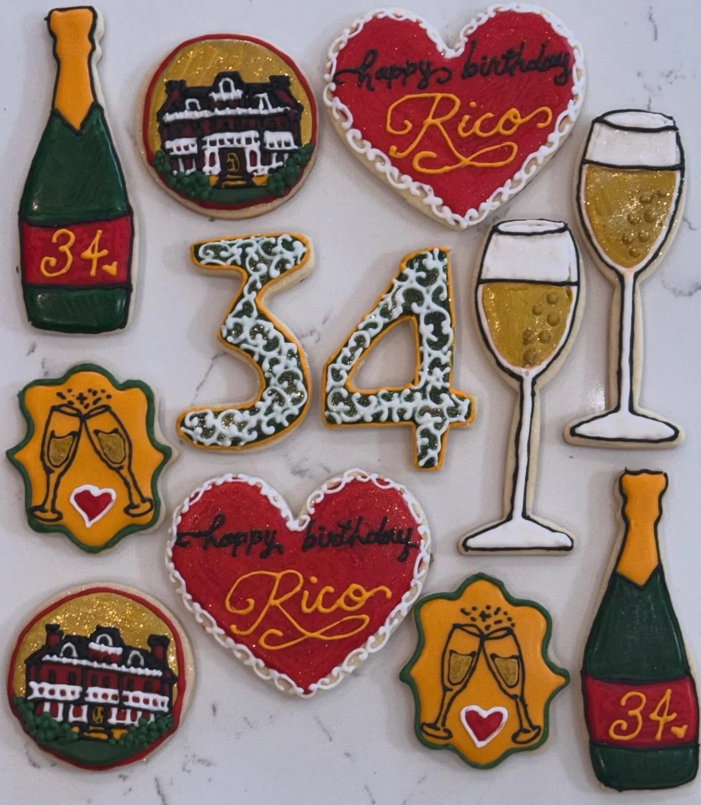 Rico and I are headed to Galena to celebrate his birthday so  obvi had to make Galena themed birthday cookies for him! 🥂🍾 

Shoutout to Grandma for watching the girlies so we can get a weekend away ❤️

#galena #winetasting #cloranmansion #cookiedec