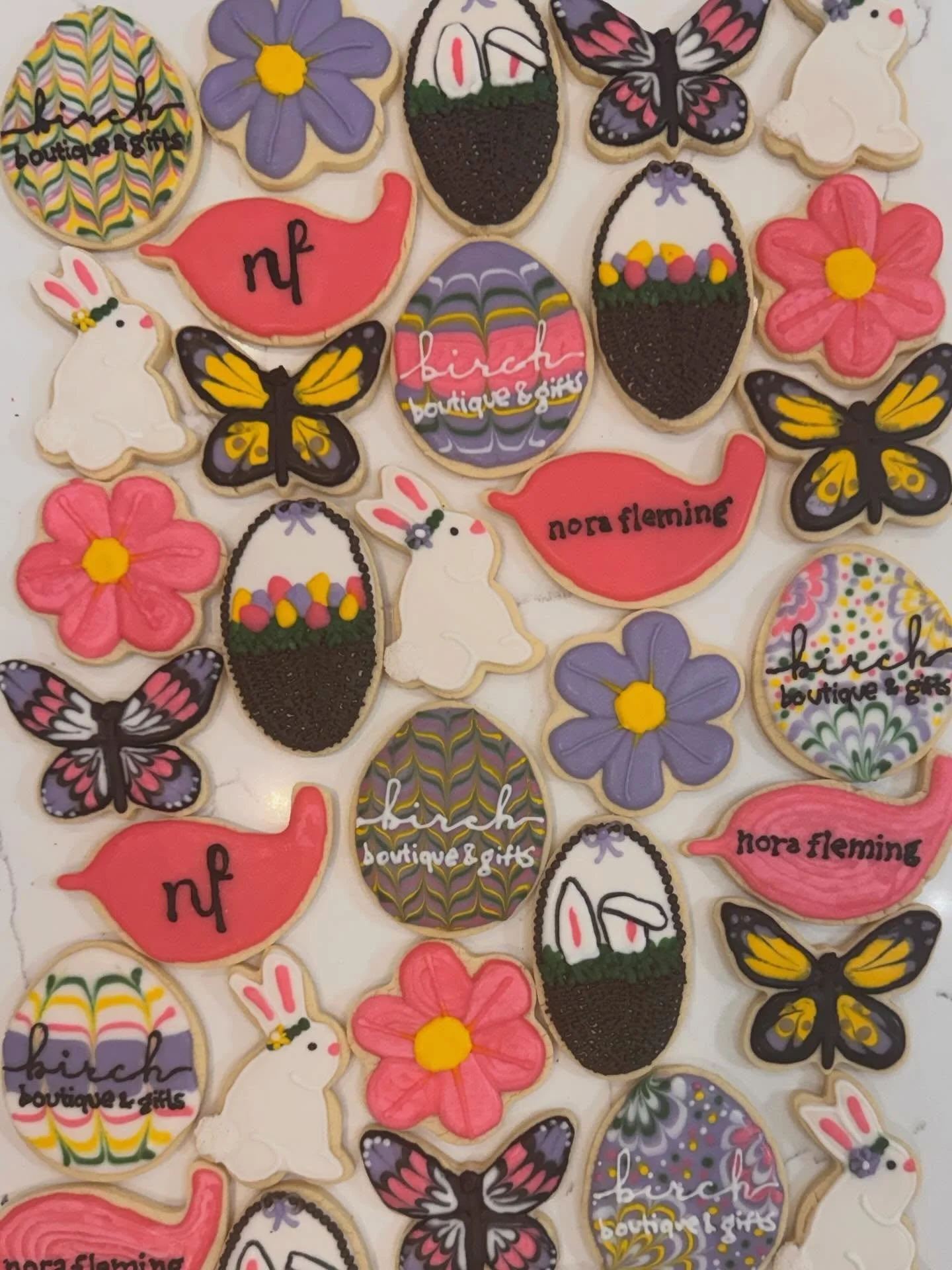 This Thursday don&rsquo;t miss out on @birch_b_and_g @norafleming Paint Your Own Mini event&hellip; and of course some yummy cookies! 🐣🐰🎨

#norafleming #paintyourown #cookieart #royalicingcookies #cookiedecorating