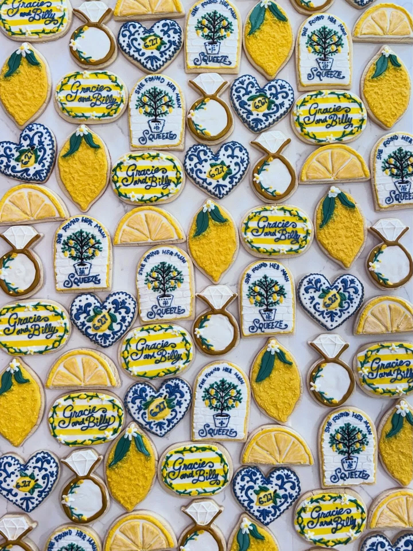 Had so much fun with this theme! This might be one of my favorite sets I&rsquo;ve done so far 😏 I had so much fun with the lemon texture, the painted lemon slices, and brick texture behind the lemon trees 🍋💙
#shefoundhermainsqueeze #lemon #bridals